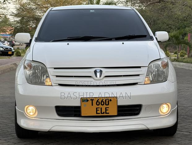 Toyota IST 2004 White