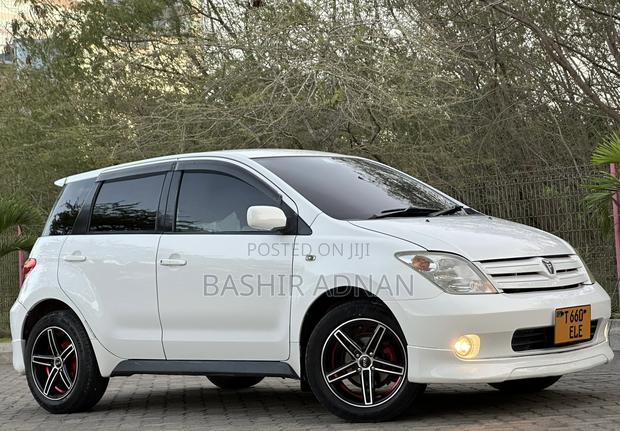 Toyota IST 2004 White