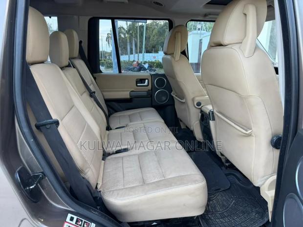 Land Rover Discovery 2010 Gray