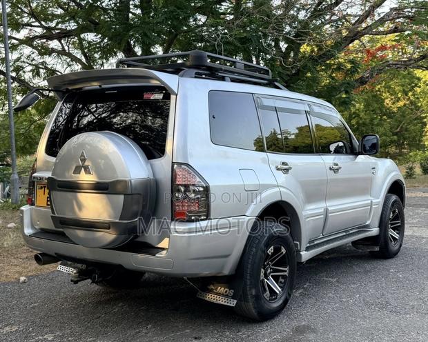 Mitsubishi Pajero Sport 2004 Silver