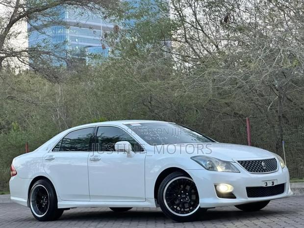 Toyota Crown 2009 White