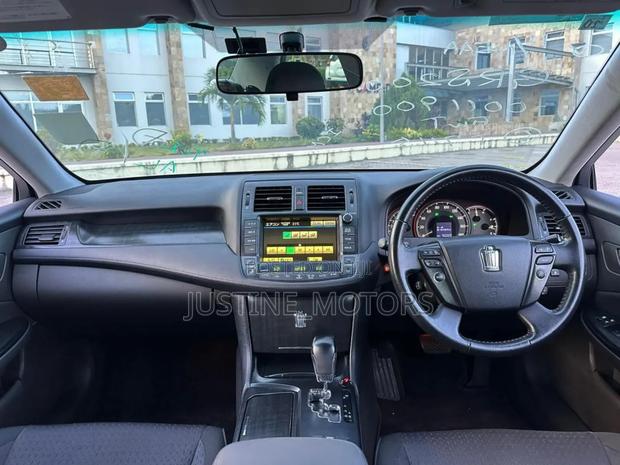 Toyota Crown 2009 White