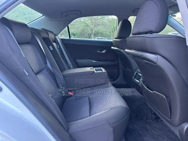 Toyota Crown 2009 White