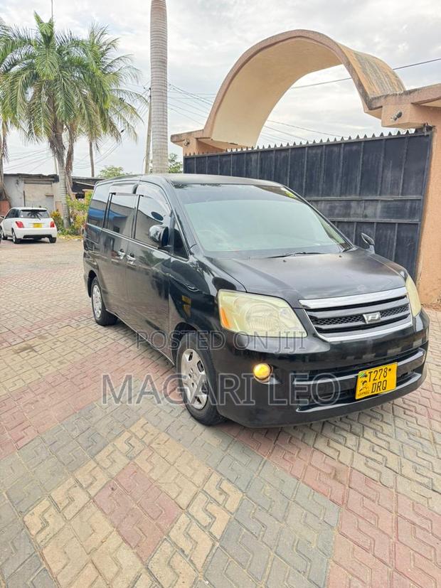 Toyota Noah 2006 Black