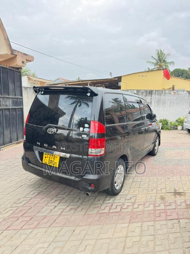 Toyota Noah 2006 Black