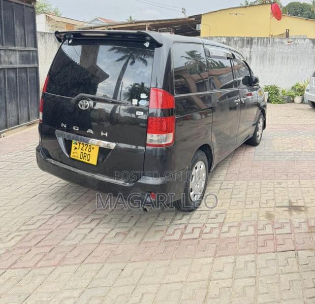 Toyota Noah 2006 Black
