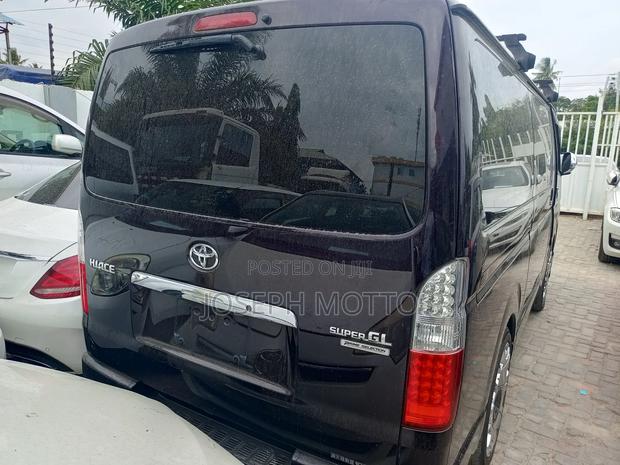 Toyota HiAce 2010 Maroon