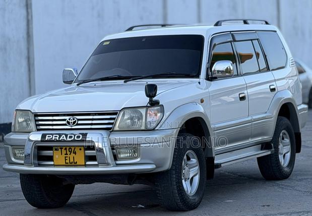 Toyota Land Cruiser Prado 2000 White
