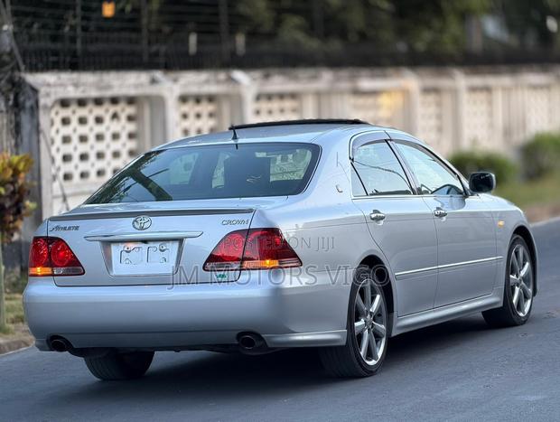 Toyota Crown 2006 Silver
