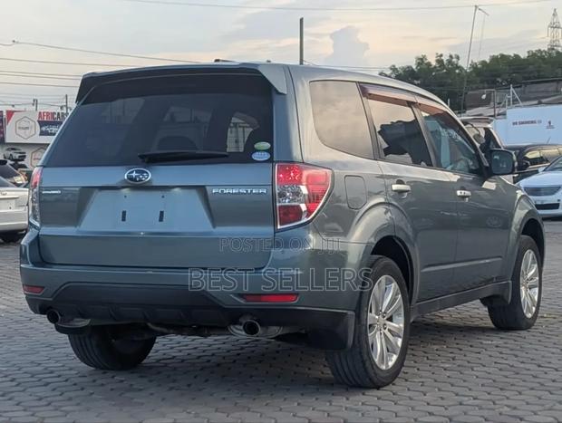Subaru Forester 2.5X Premium 2010 Gray