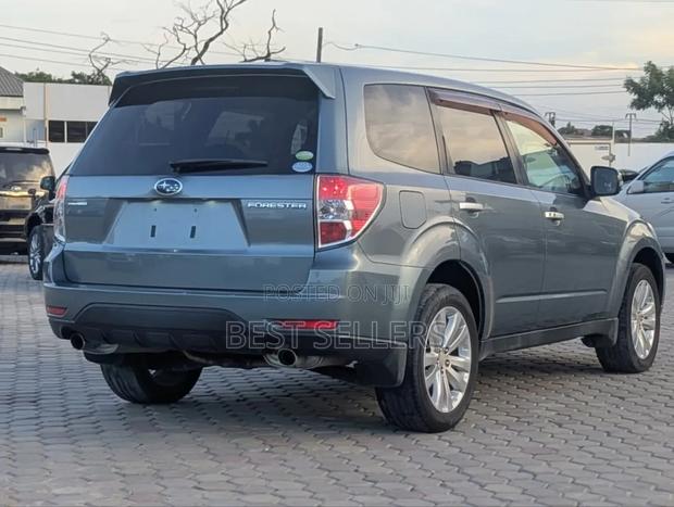 Subaru Forester 2.5X Premium 2010 Gray