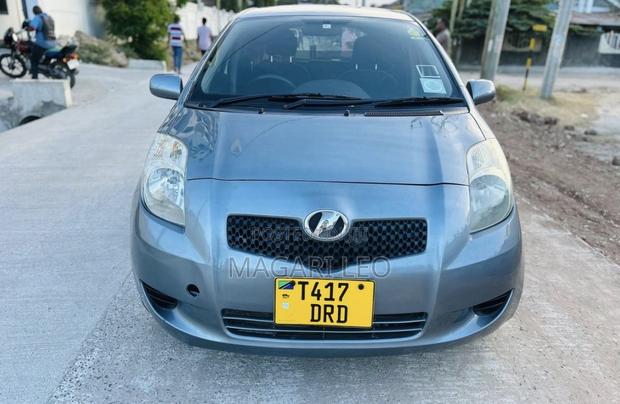 Toyota Vitz 2006 Gray