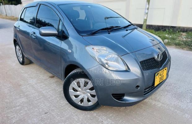 Toyota Vitz 2006 Gray
