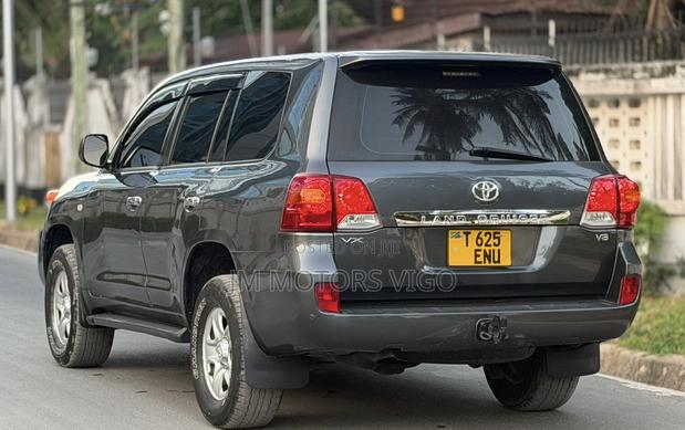 Toyota Land Cruiser 2013 Gray