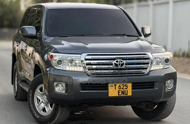 Toyota Land Cruiser 2013 Gray