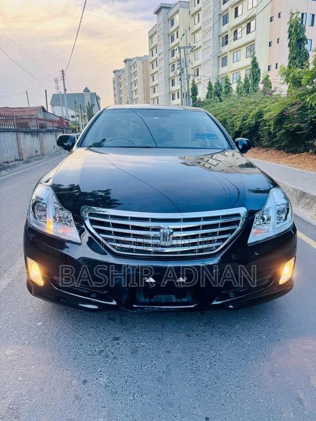 Toyota Crown 2010 Black