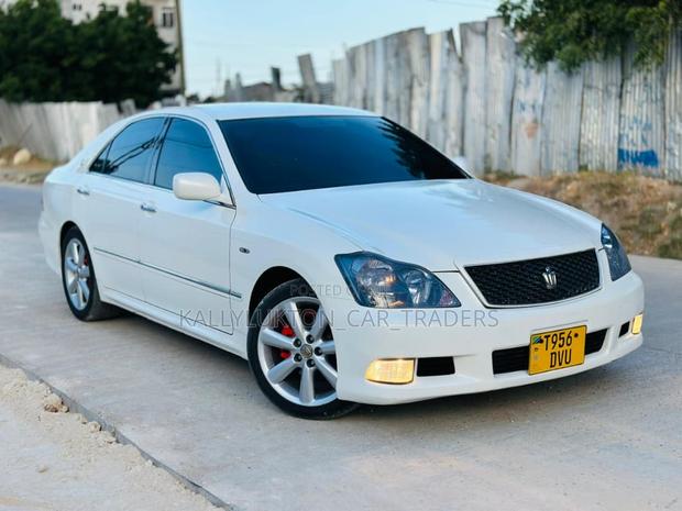 Toyota Crown 2006 White