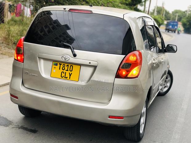 Toyota Corolla Spacio 2004 Gold
