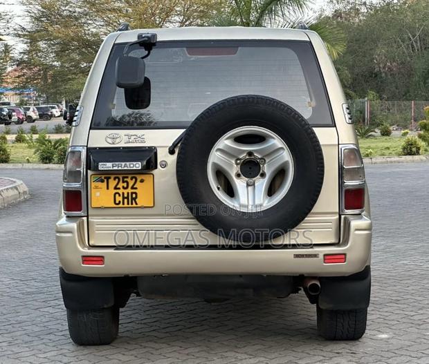 Toyota Land Cruiser Prado 2001 Gold