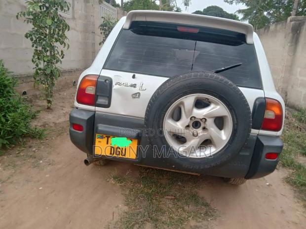 Toyota RAV4 2004 White
