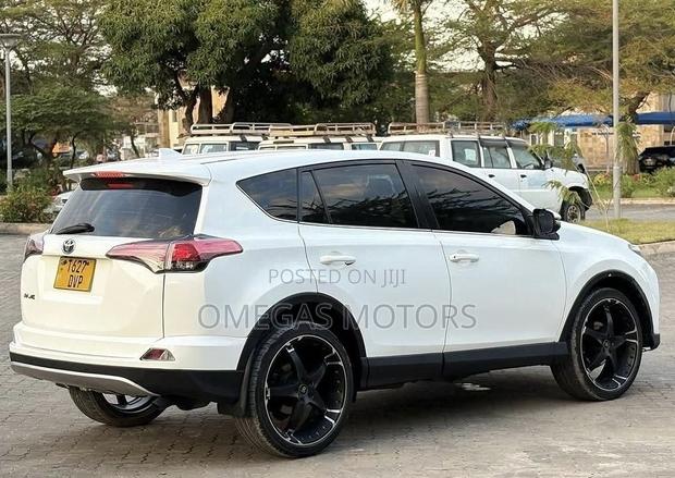 Toyota RAV4 2016 White