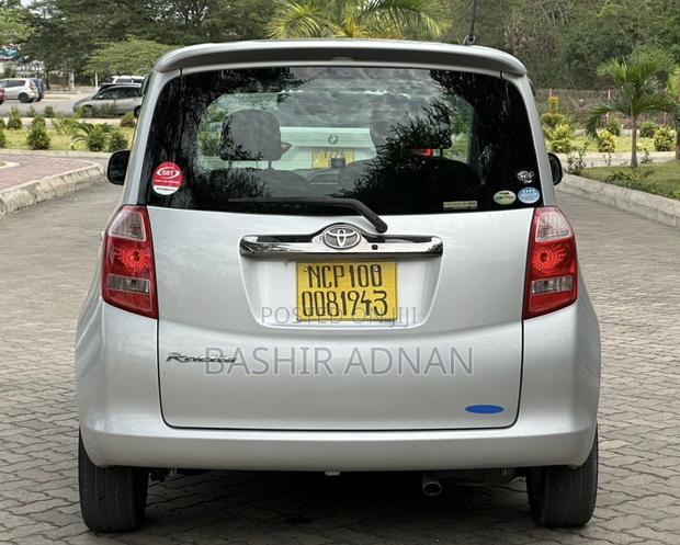 Toyota Ractis 1.5 FWD 2007 Silver