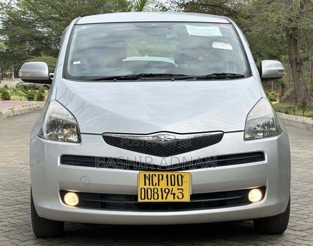 Toyota Ractis 1.5 FWD 2007 Silver
