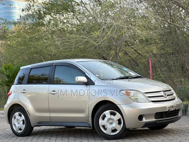 Toyota IST 2003 Beige