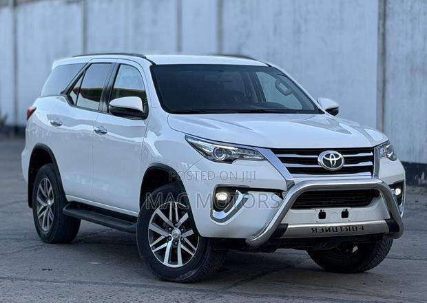 Toyota Fortuner 2.8 D AWD 2019 White