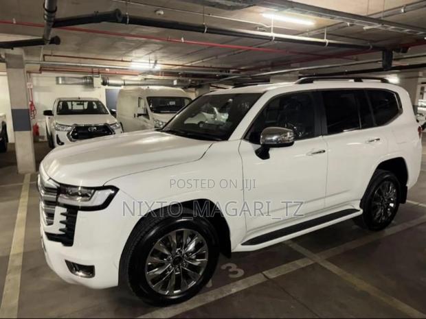 Toyota Land Cruiser 2025 White