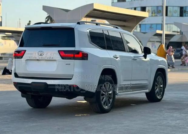 Toyota Land Cruiser 2025 White