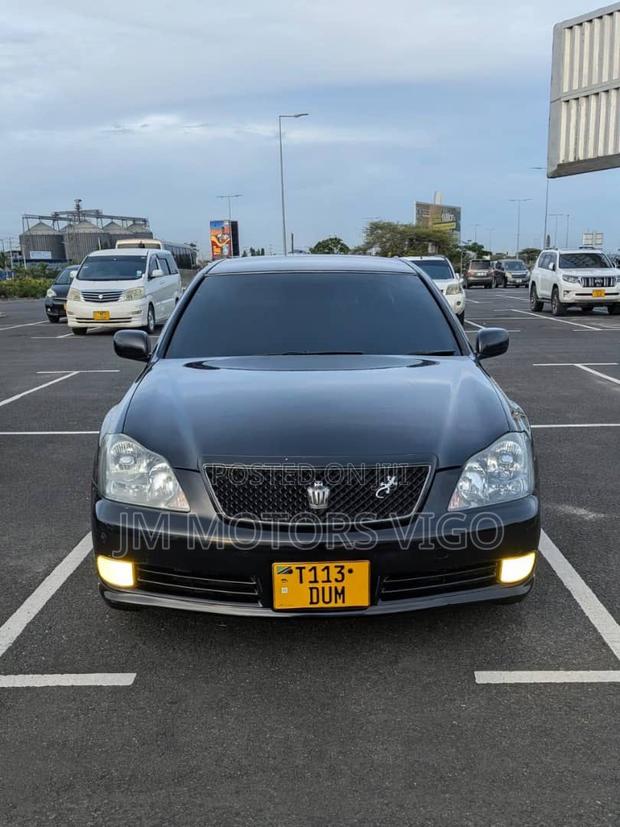 Toyota Crown 2004 Black