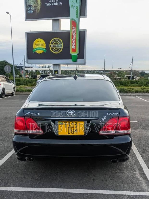 Toyota Crown 2004 Black
