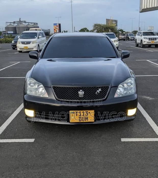 Toyota Crown 2004 Black