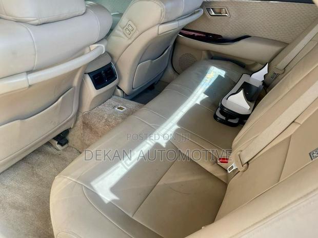 Toyota Crown 2011 Black