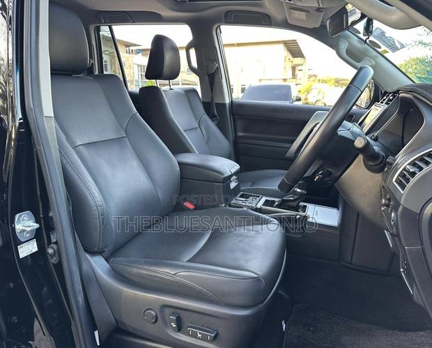 Toyota Land Cruiser Prado 2023 Black