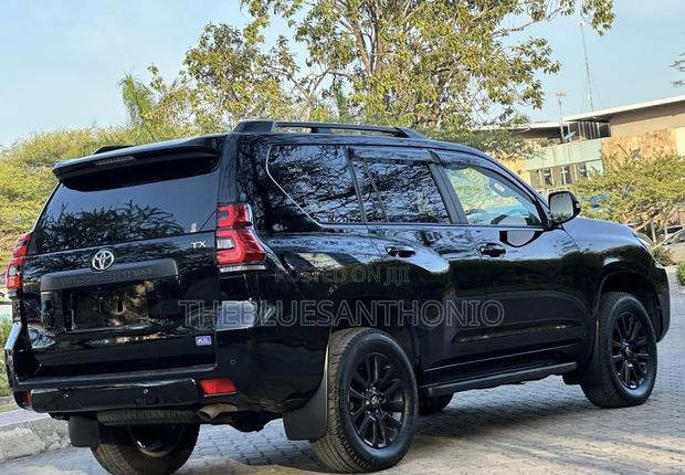 Toyota Land Cruiser Prado 2023 Black