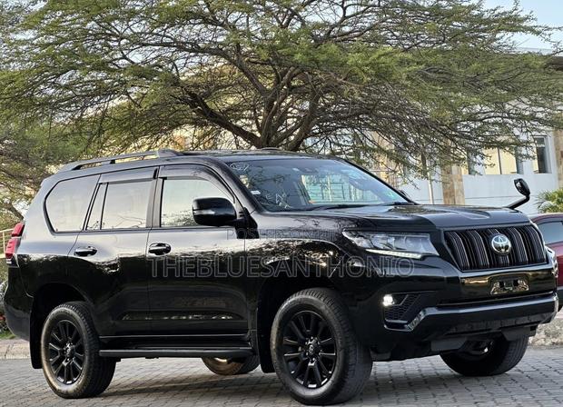 Toyota Land Cruiser Prado 2023 Black