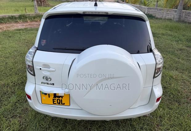 Toyota RAV4 2007 White