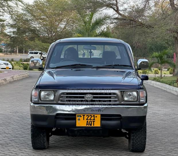 Toyota Hilux 1998 Blue