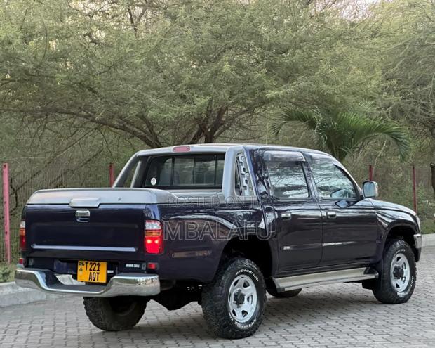 Toyota Hilux 1998 Blue