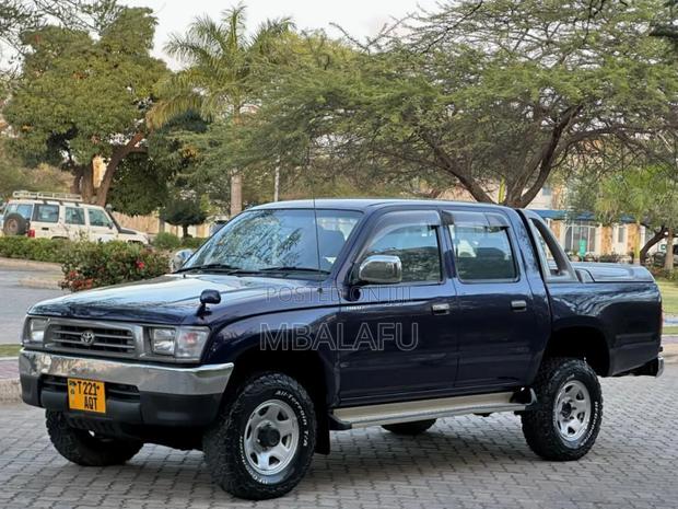 Toyota Hilux 1998 Blue