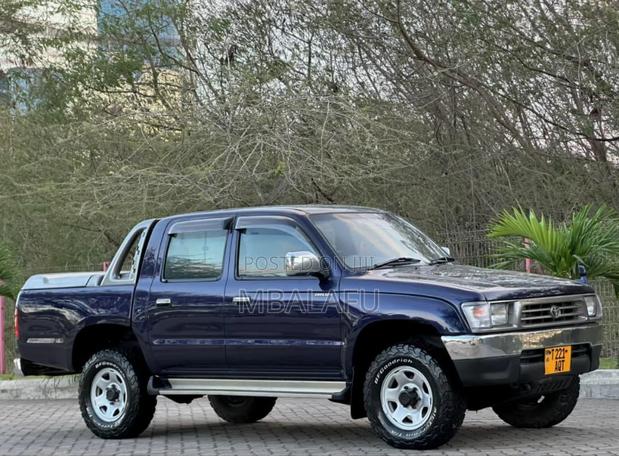 Toyota Hilux 1998 Blue
