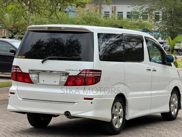 Toyota Vellfire 2010 White