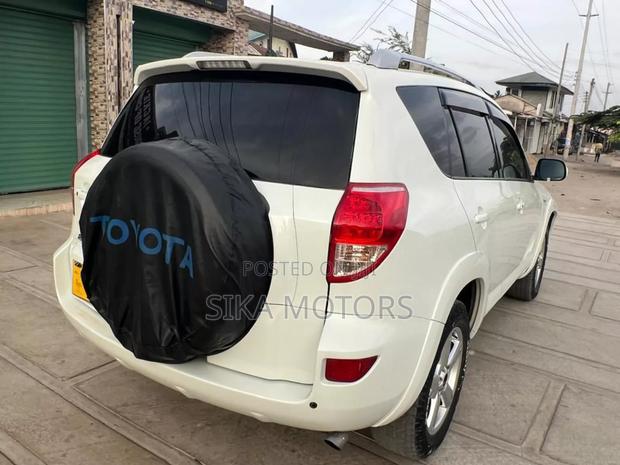 Toyota RAV4 2007 White