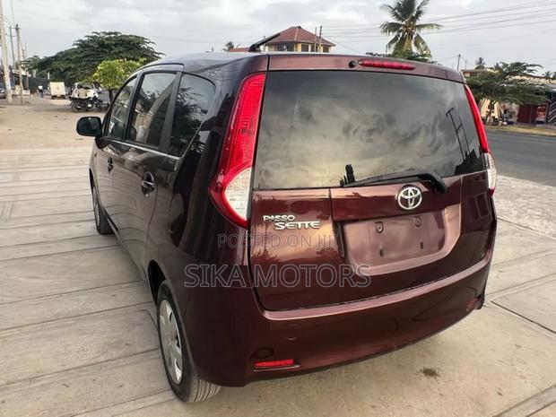 Toyota Passo Sette 2009 Purple