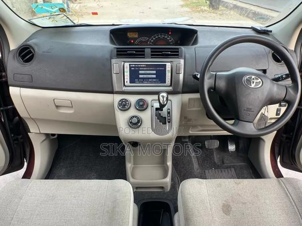 Toyota Passo Sette 2009 Purple