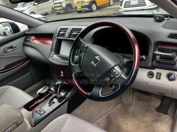 Toyota Crown 2009 Brown