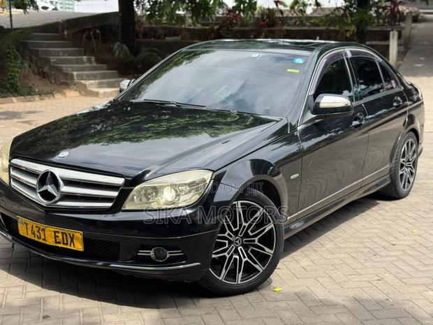 Mercedes-Benz C200 2009 Black