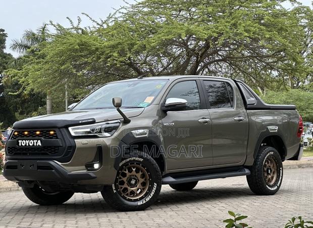 Toyota Hilux Revo Double Cab Deisel 2.4 AWD 2022